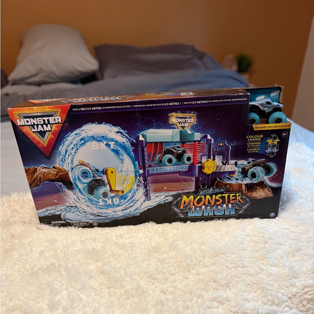Monster Jam Megalodon Monster Wash Playset